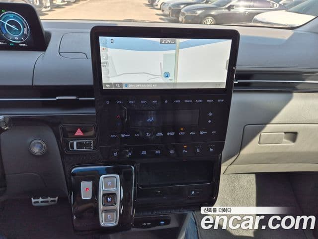 Hyundai Staria 2024 — Şəkil 10/19