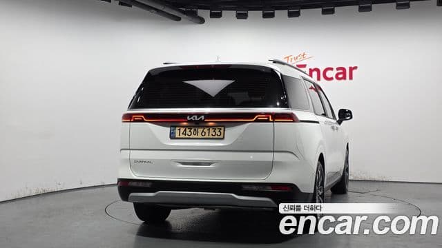 Kia Carnival 2023 — ფოტო 4/20