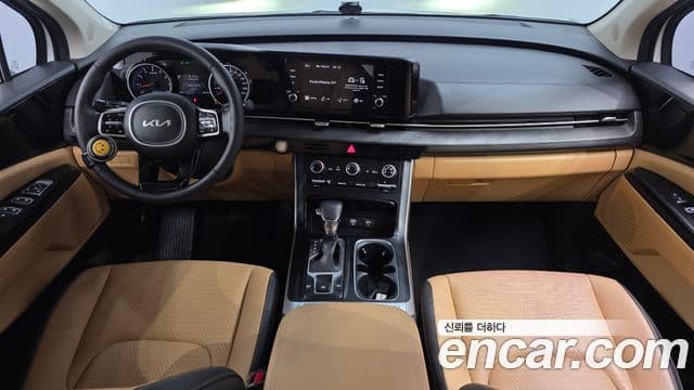 Kia Carnival 2023 — ფოტო 7/20