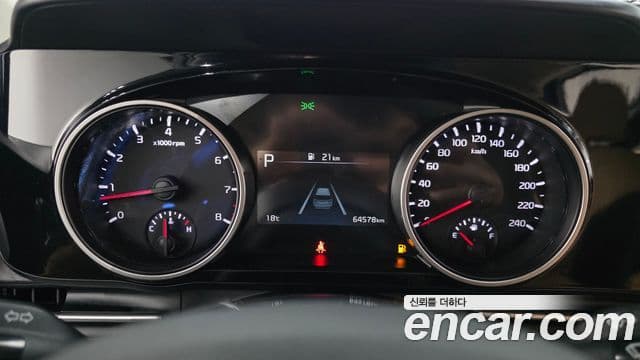 Kia Carnival 2023 — ფოტო 8/20