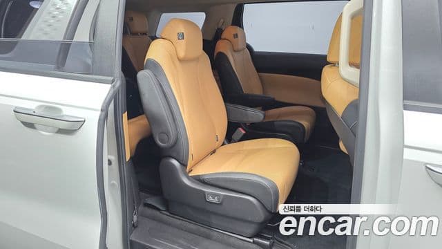 Kia Carnival 2023 — ფოტო 11/20