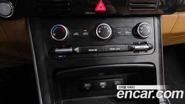Kia Carnival 2023 — ფოტო 16/20