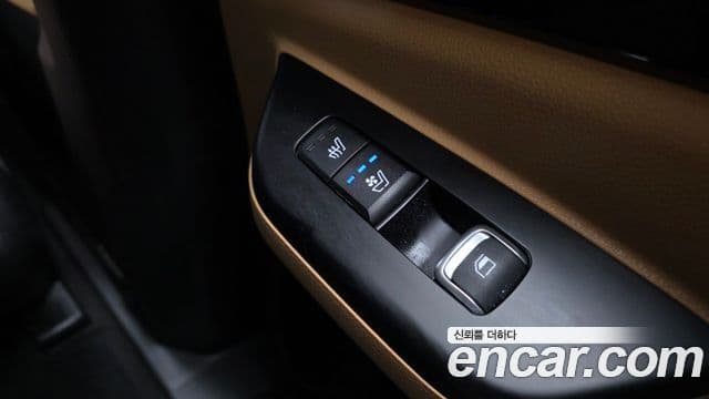 Kia Carnival 2023 — ფოტო 18/20