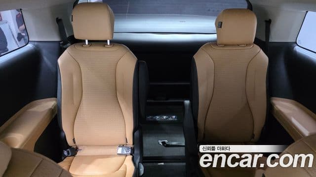 Kia Carnival 2023 — ფოტო 19/20