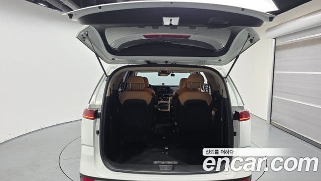 Kia Carnival 2023 — ფოტო 20/20