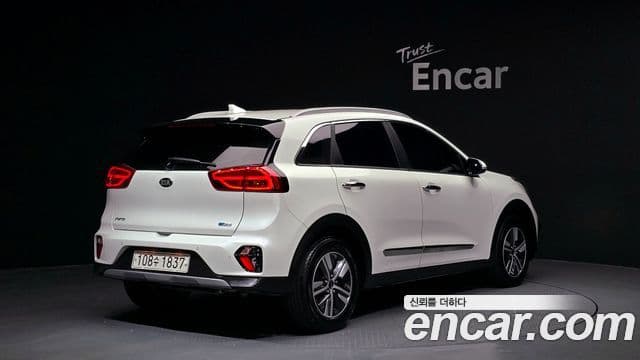 Kia Niro 2021 — ფოტო 2/20