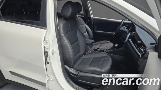 Kia Niro 2021 — ფოტო 12/20