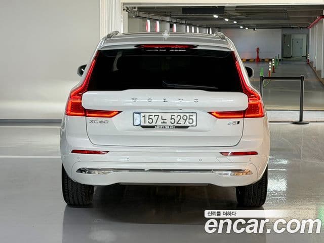Volvo XC60 2024 — ფოტო 11/20