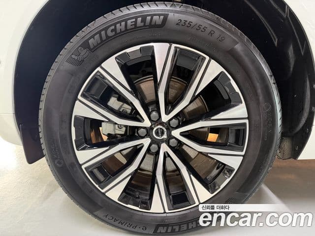 Volvo XC60 2024 — ფოტო 19/20