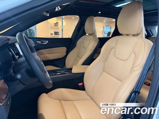 Volvo XC60 2024 — ფოტო 2/20