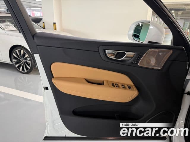 Volvo XC60 2024 — ფოტო 15/20