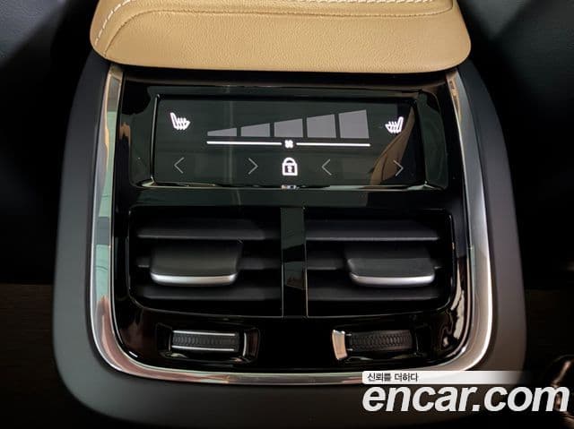 Volvo XC60 2024 — ფოტო 18/20