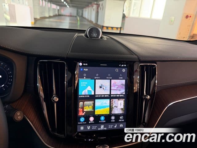 Volvo XC60 2024 — ფოტო 14/20