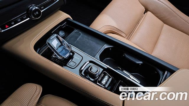 Volvo XC90 2021 — Şəkil 9/20