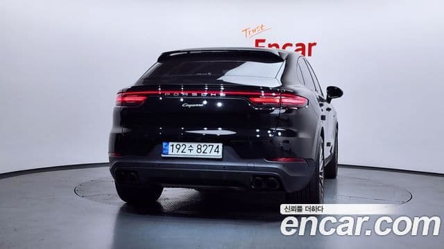 Porsche Cayenne 2023 — ფოტო 4/20