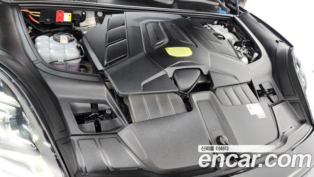 Porsche Cayenne 2023 — ფოტო 6/20