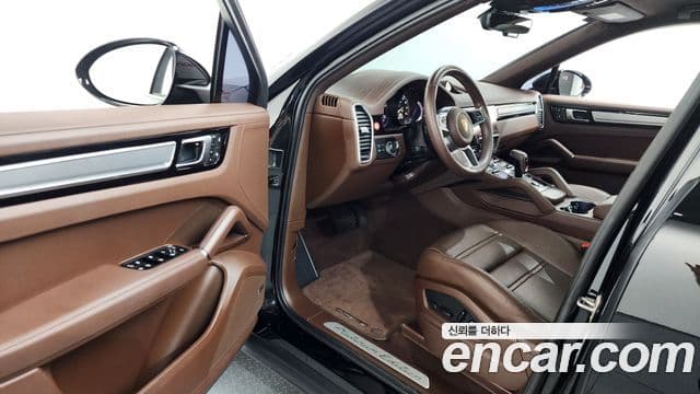 Porsche Cayenne 2023 — ფოტო 10/20