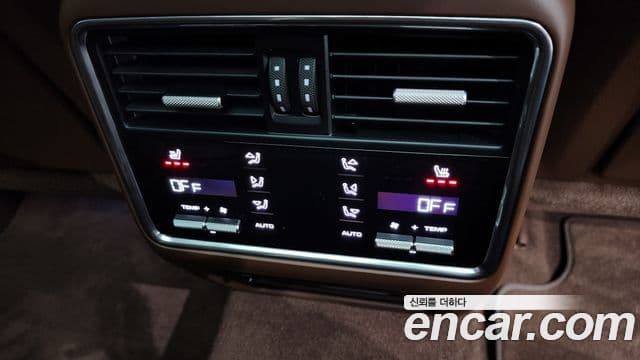 Porsche Cayenne 2023 — ფოტო 18/20