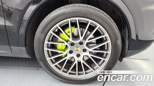 Porsche Cayenne 2023 — Photo 13/34