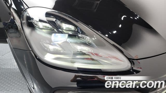 Porsche Cayenne 2023 — Photo 21/34
