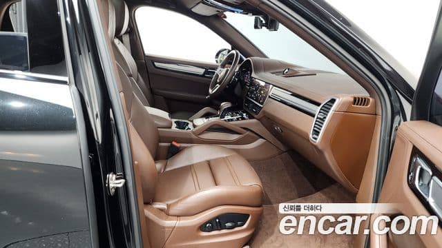 Porsche Cayenne 2023 — Photo 11/34