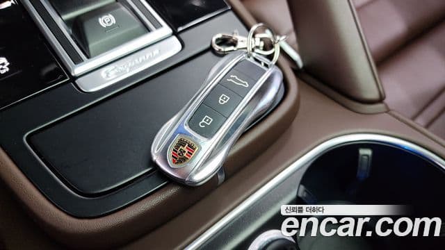 Porsche Cayenne 2023 — Photo 22/34