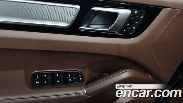 Porsche Cayenne 2023 — Photo 34/34