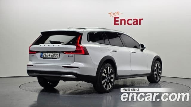 Volvo V60 Cross Country 2023 — ფოტო 2/20