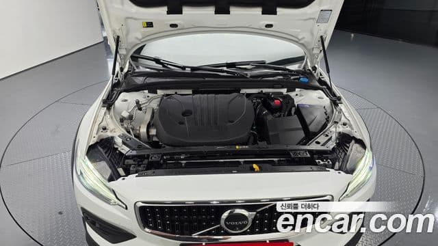 Volvo V60 Cross Country 2023 — ფოტო 6/20