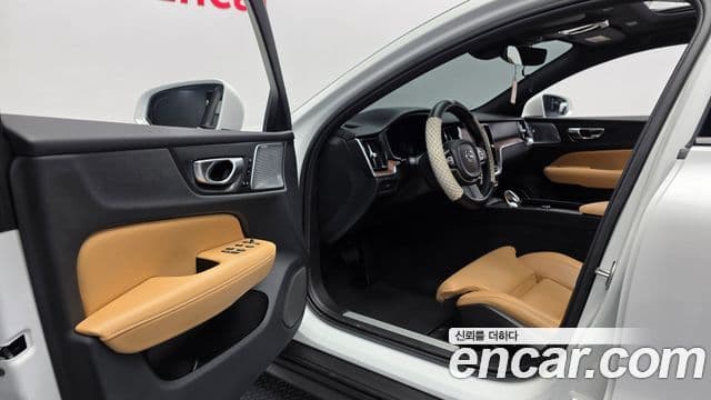 Volvo V60 Cross Country 2023 — ფოტო 10/20