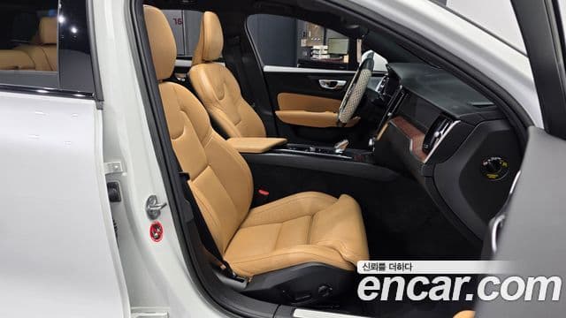 Volvo V60 Cross Country 2023 — ფოტო 11/20