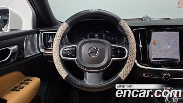 Volvo V60 Cross Country 2023 — ფოტო 13/20