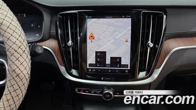 Volvo V60 Cross Country 2023 — ფოტო 15/20