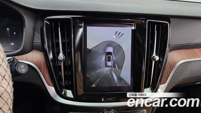 Volvo V60 Cross Country 2023 — ფოტო 16/20