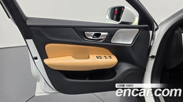 Volvo V60 Cross Country 2023 — Photo 1/36