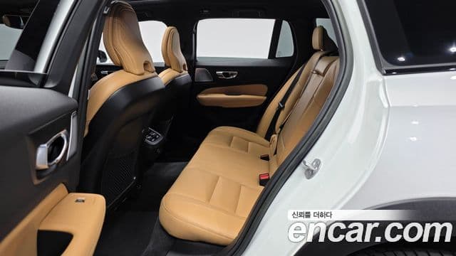 Volvo V60 Cross Country 2023 — Photo 9/36