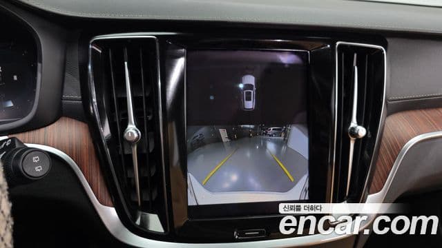 Volvo V60 Cross Country 2023 — Photo 25/36