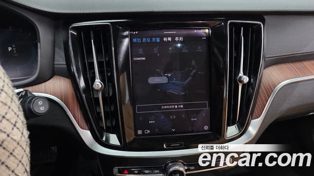 Volvo V60 Cross Country 2023 — Photo 34/36