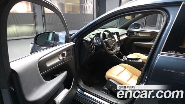 Volvo XC40 2021 — Şəkil 10/20