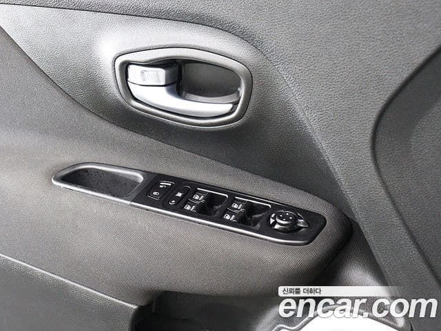Jeep Renegade 2021 — ფოტო 13/20