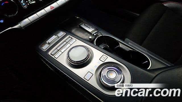 Genesis GV70 2023 — ფოტო 9/20