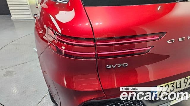 Genesis GV70 2021 — ფოტო 25/31