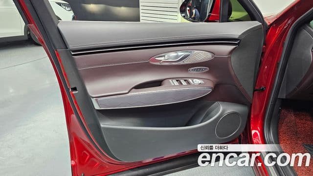 Genesis GV70 2021 — ფოტო 21/31