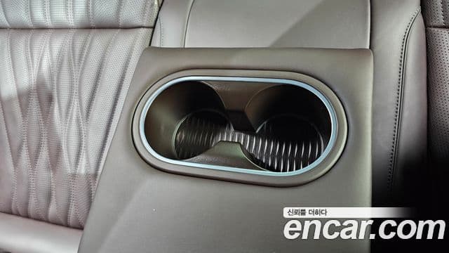 Genesis GV70 2021 — ფოტო 13/31