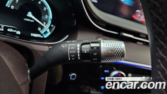 Genesis GV70 2021 — ფოტო 28/31