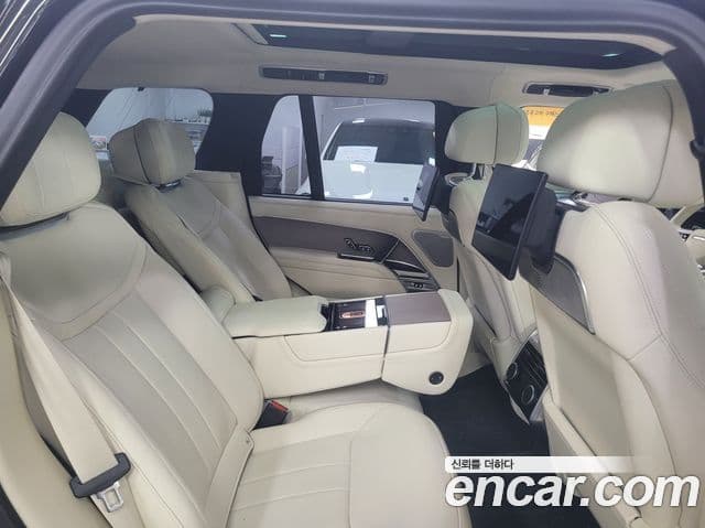 Land Rover Range Rover 2025 — ფოტო 16/20