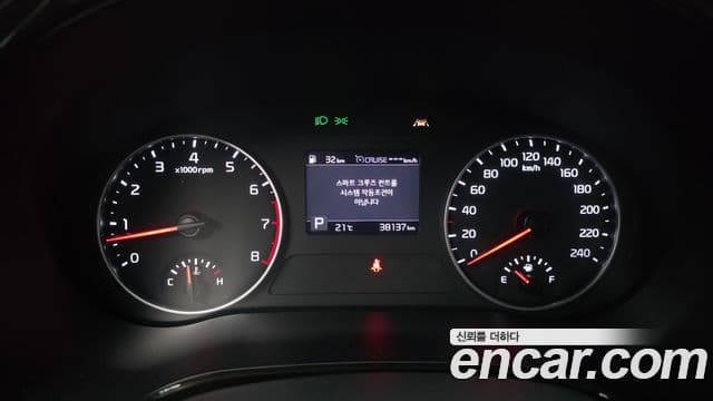 Kia Seltos 2021 — ფოტო 8/20