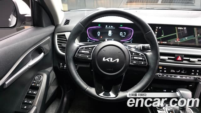 Kia Seltos 2024 — ფოტო 13/20