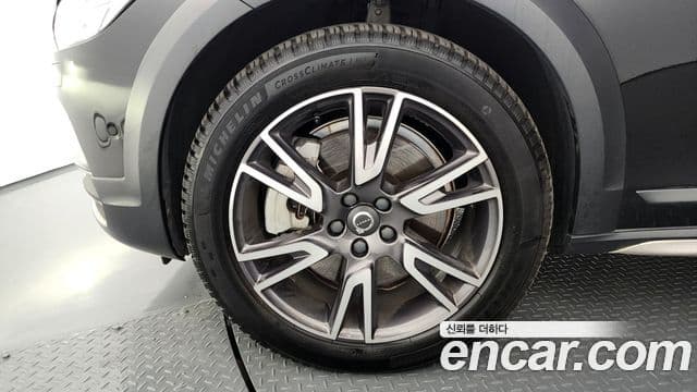 Volvo V90 Cross Country 2018 — ფოტო 5/20