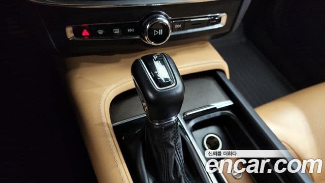 Volvo V90 Cross Country 2018 — ფოტო 9/20